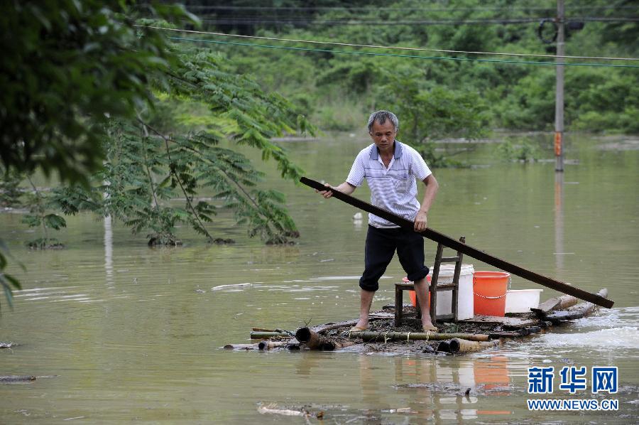 暴雨致广东阳山3个村形成2.1平方公里积水面积 4000人被洪水围困