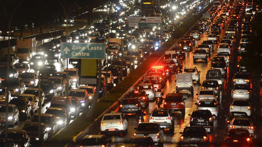 巴西圣保罗出现史上最严重拥堵 车辆排队344公里