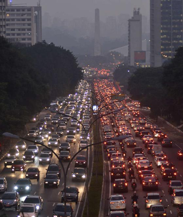巴西聖保羅出現史上最嚴重擁堵 車輛排隊344公里