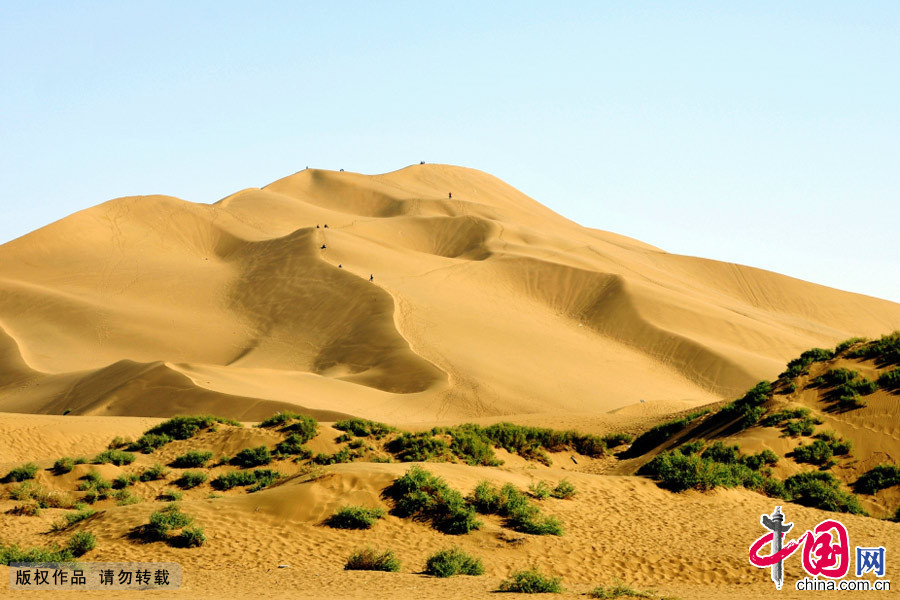 新疆哈密鸣沙山风光。