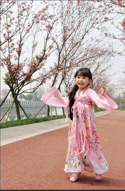 俄羅斯9歲模特走紅 盤點全球超美小蘿莉