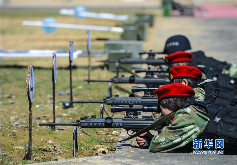 新疆公安边防大练兵 女特战队员大显身手