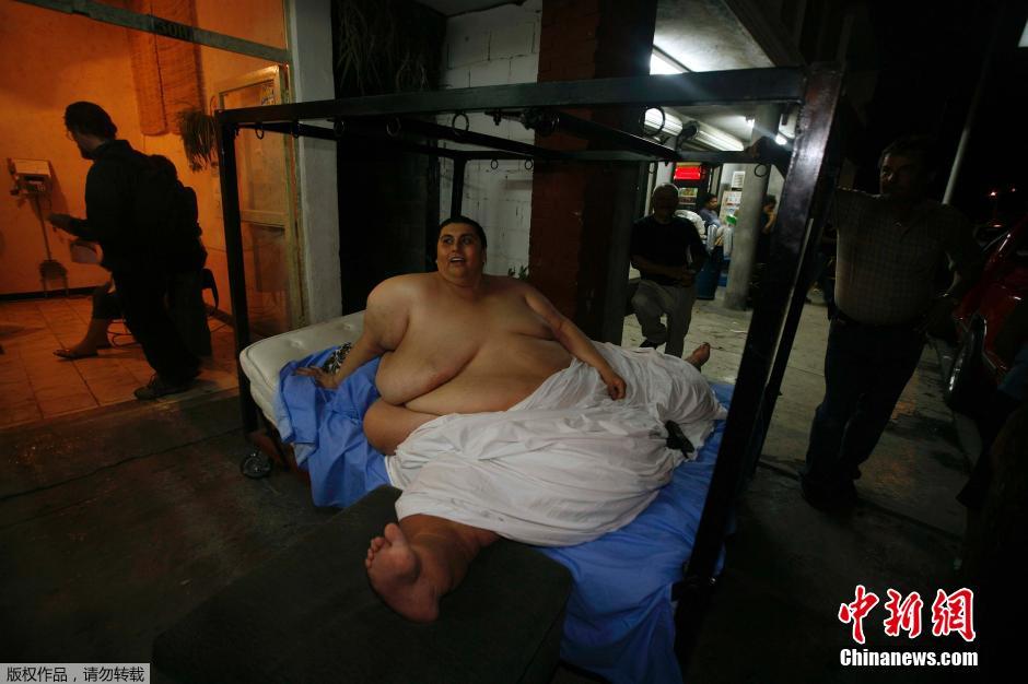 世界最胖男人因病去世 曾连续9年卧床不起