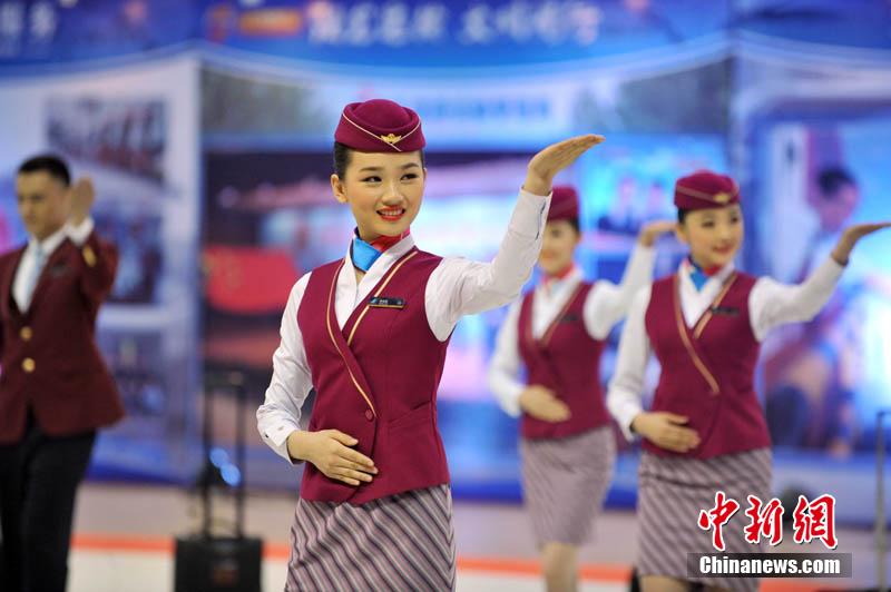 首届新疆交通礼仪大赛南航空姐夺双冠