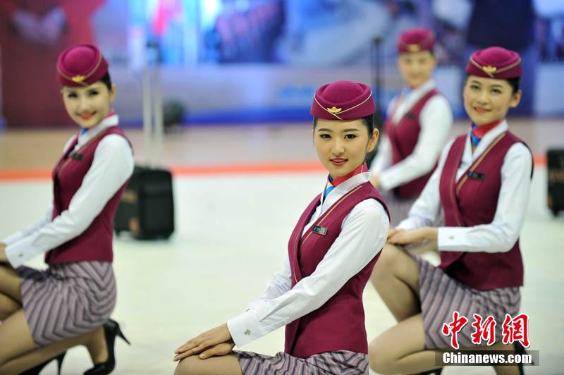 首届新疆交通礼仪大赛南航空姐夺双冠