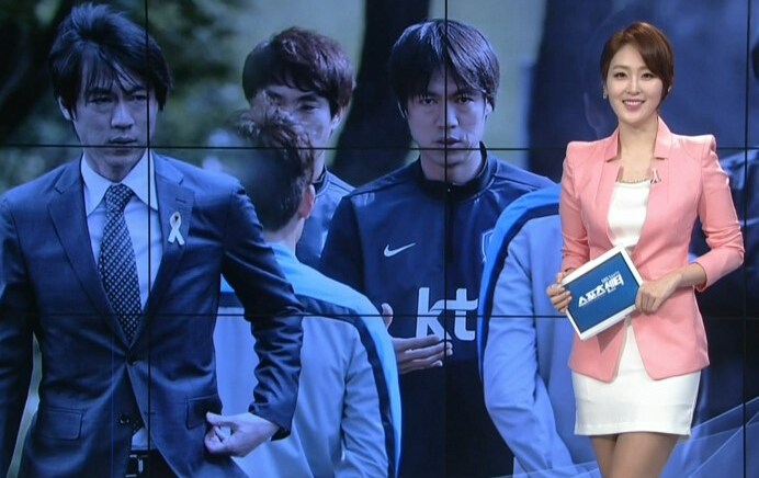 组图:<em>韩国美女</em>主播助阵太极虎 <em>短裙</em>丝袜秀美腿