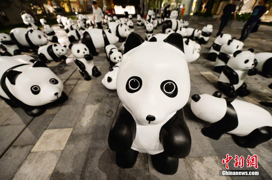 百只“熊猫”“霸占”上海街头 宣传环保