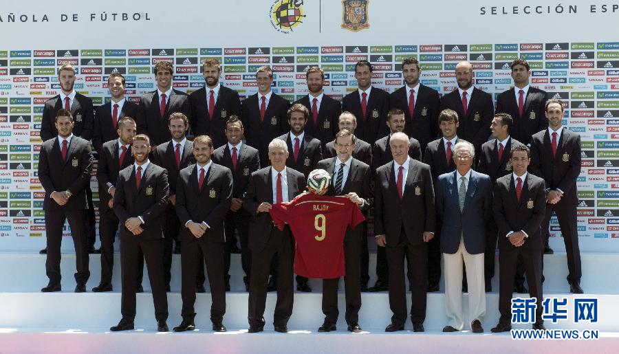西班牙举行世界杯出征仪式 首相出席盼卫冕