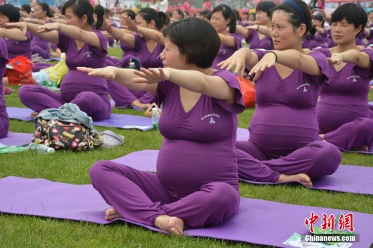 505名孕妇长沙同练瑜伽 刷新吉尼斯世界纪录