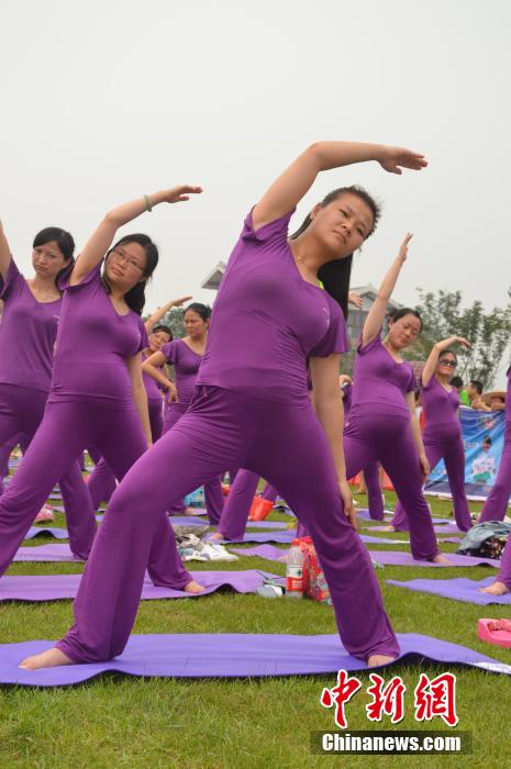 505名孕婦長沙同練瑜伽 刷新吉尼斯世界紀錄