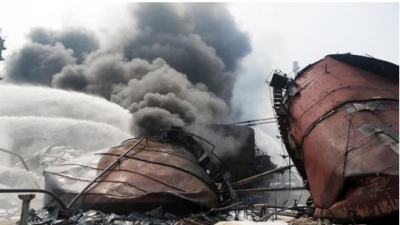 南京扬子石化炼油厂罐体爆炸起火 无人员伤亡