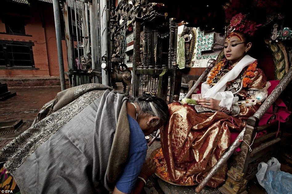 尼泊爾：腳不能沾地的女神[組圖]