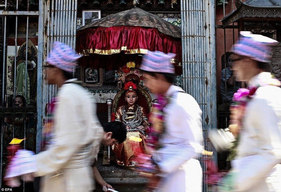 图片故事：脚不能沾地的女神