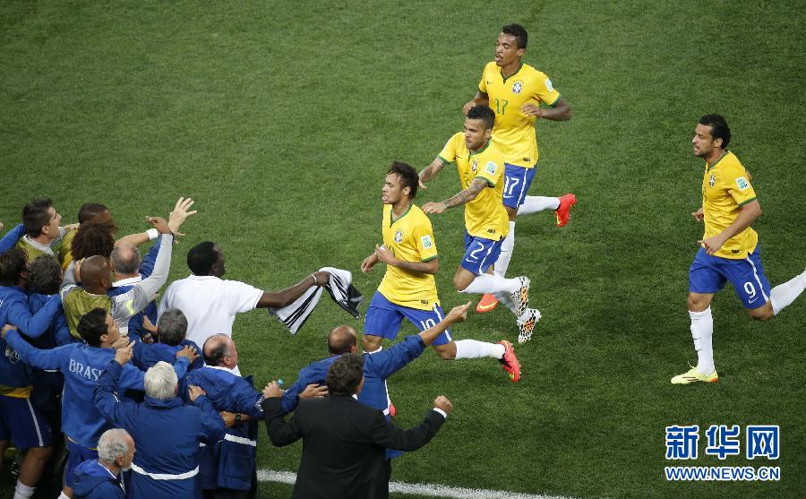 （世界盃）（3）足球——揭幕戰：巴西隊慶祝扳平比分