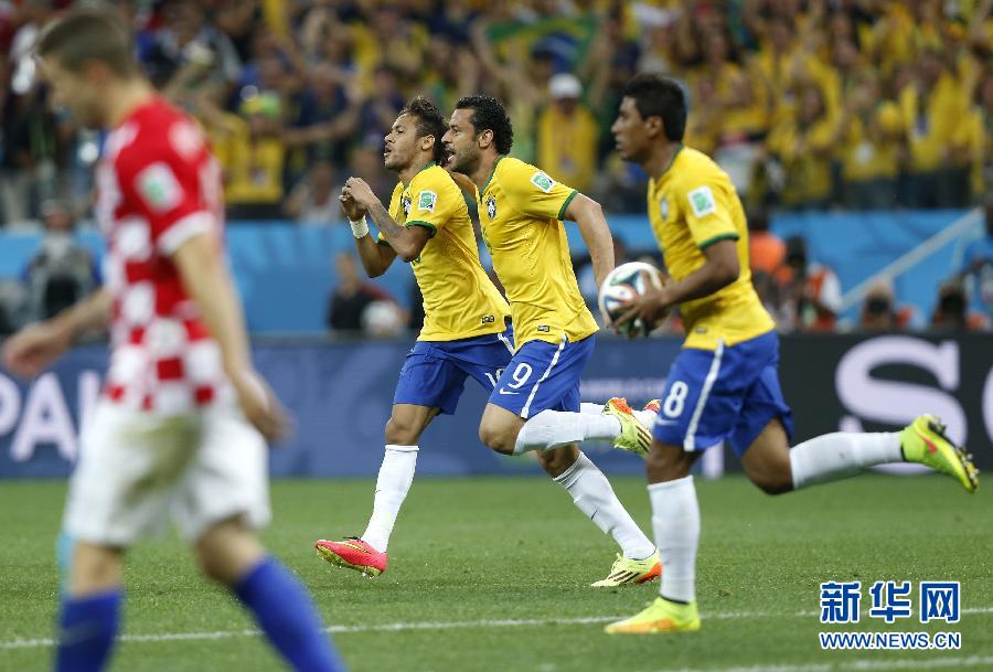 （世界盃）（4）足球——揭幕戰：巴西隊慶祝扳平比分