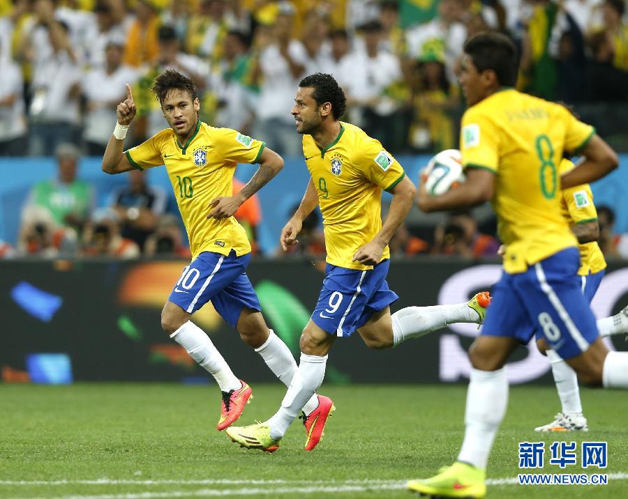 （世界盃）（5）足球——揭幕戰：巴西隊慶祝扳平比分