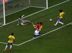 世界盃揭幕戰巴西取得開門紅 烏龍球送對手見面禮[組圖]