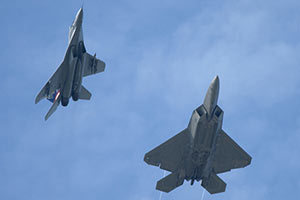 美军F-22与米格-29空中格斗画面曝光