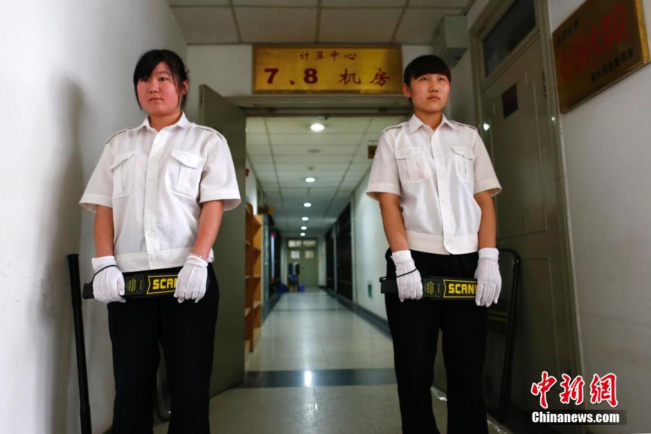 北京2014年高考閱卷現場 評卷現場武警保衛