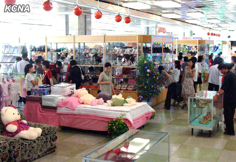 朝鮮商店都賣什麼？平壤第一百貨商店舉行商品展