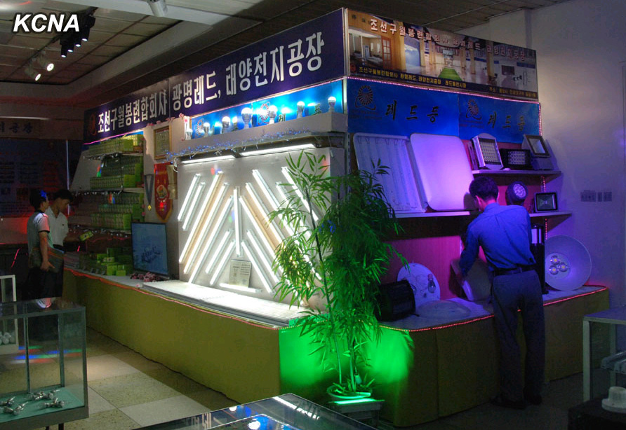 朝鮮商店都賣什麼？平壤第一百貨商店舉行商品展
