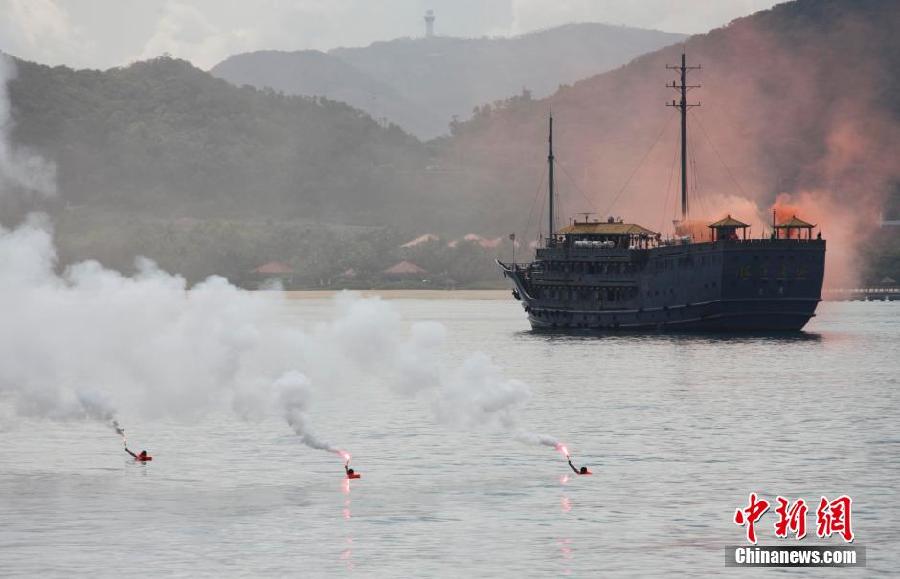 海南首次舉行大型旅遊船棄船演習