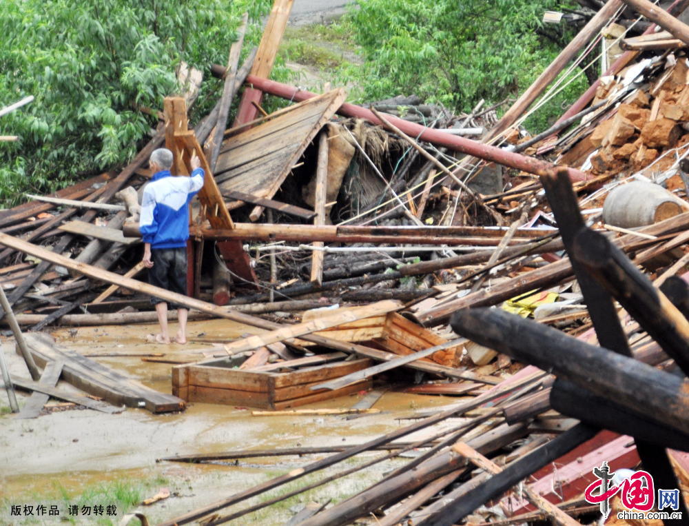 2014年6月22日，江西省遂川縣遭遇強降雨，堆子前鎮倒塌的民房。