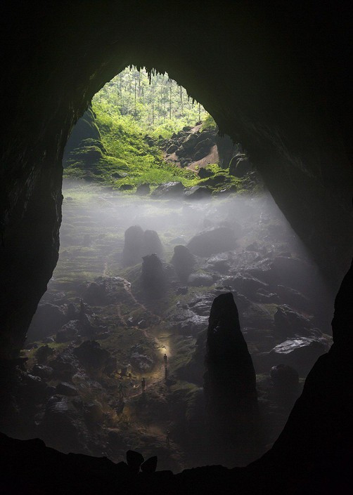 越南韓松洞，世界上最大的單個天然洞穴，洞中氣流和河水交相發生的巨大聲響，令人生畏。