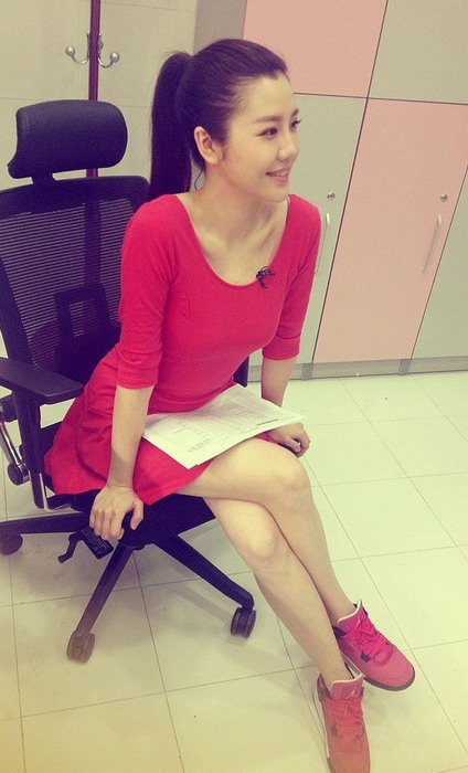 组图:央视美女主播刘语熙为意大利洒泪