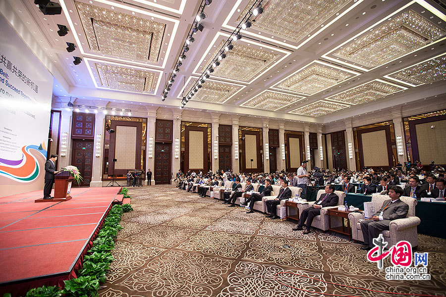 由国务院新闻办主办的丝绸之路经济带国际研讨会于6月26日上午在新疆乌鲁木齐市开幕。