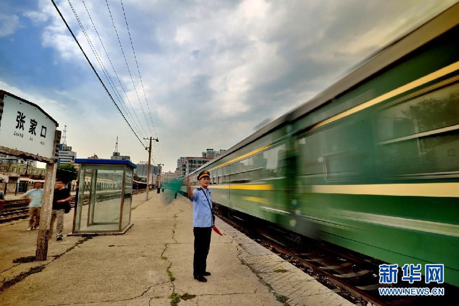 7月1日起铁路调整运行图 北京到厦门首开高铁一日直达[组图]