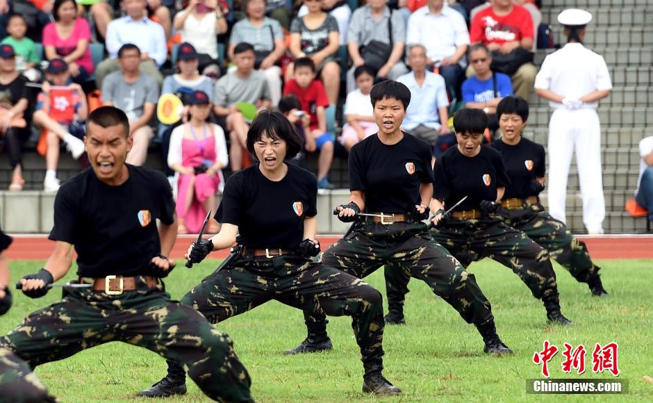 駐港部隊(duì)昂船洲軍營舉行開放日活動(dòng)