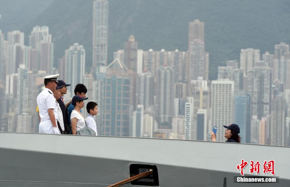 駐港部隊昂船洲軍營舉行開放日活動