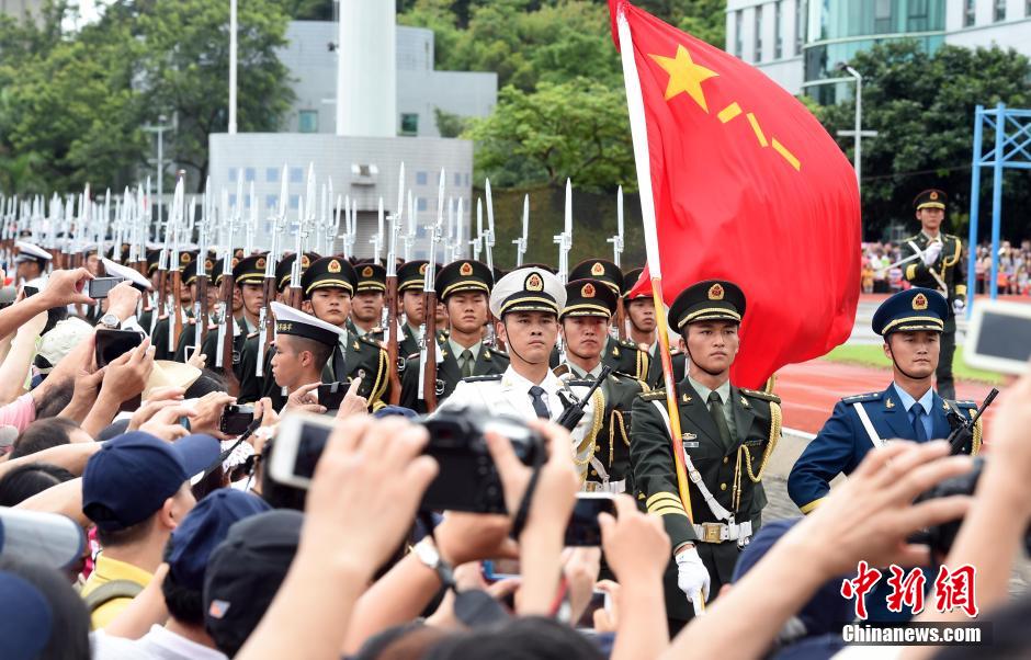 驻港部队昂船洲军营举行开放日活动