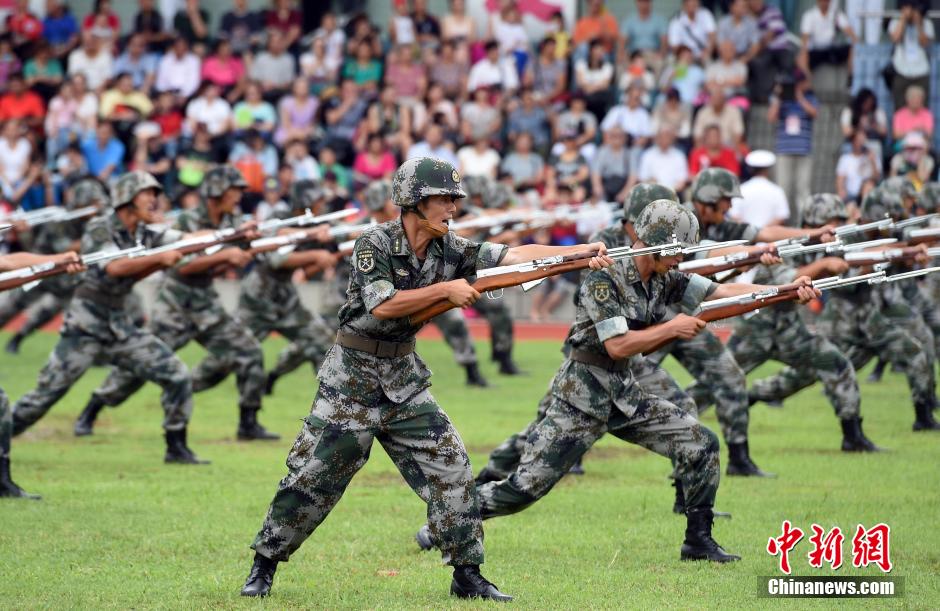 駐港部隊昂船洲軍營舉行開放日活動