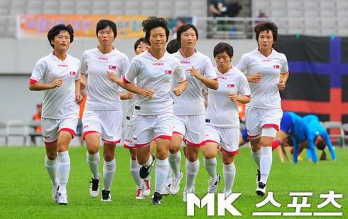 北韩生产最优秀牌足球 全国掀体育热潮_ 201