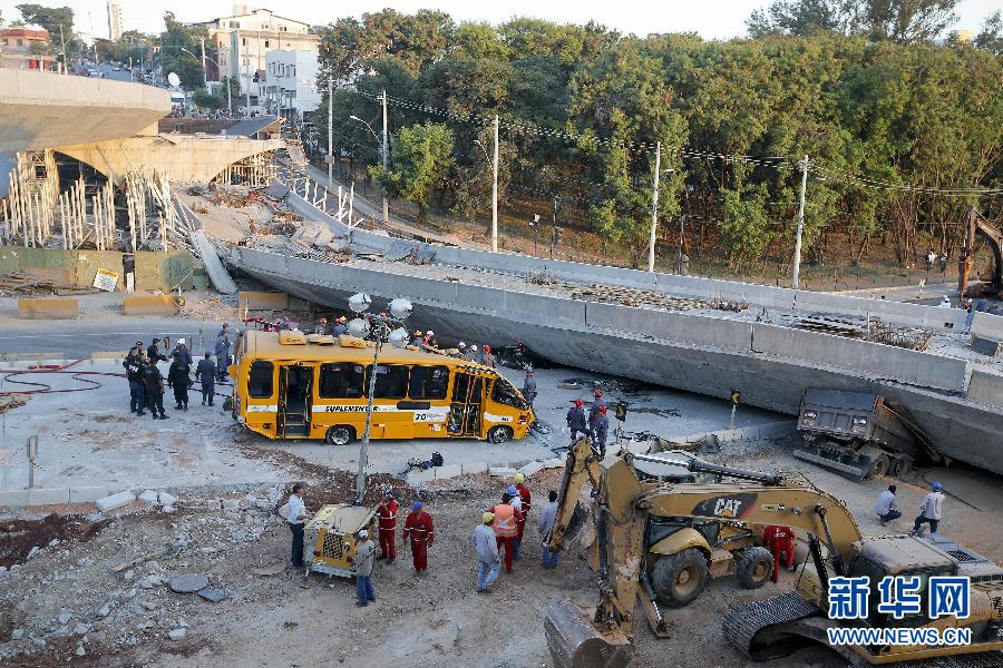巴西世界杯举办城市发生高架桥倒塌事故 致多人死伤