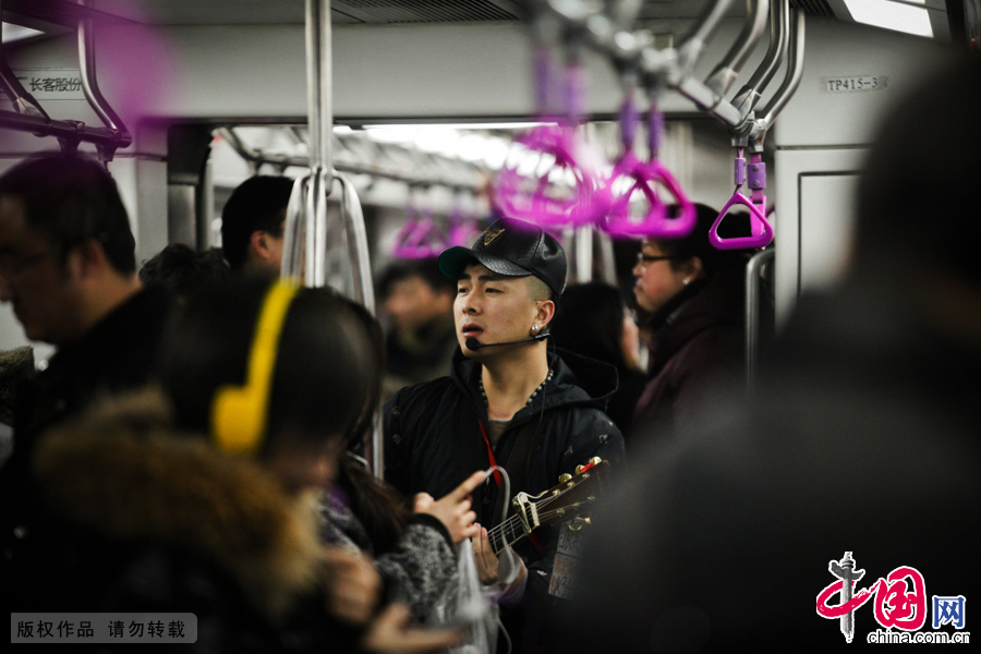 地铁歌手 流浪歌手 地铁男孩 胡忠军 音乐 梦想