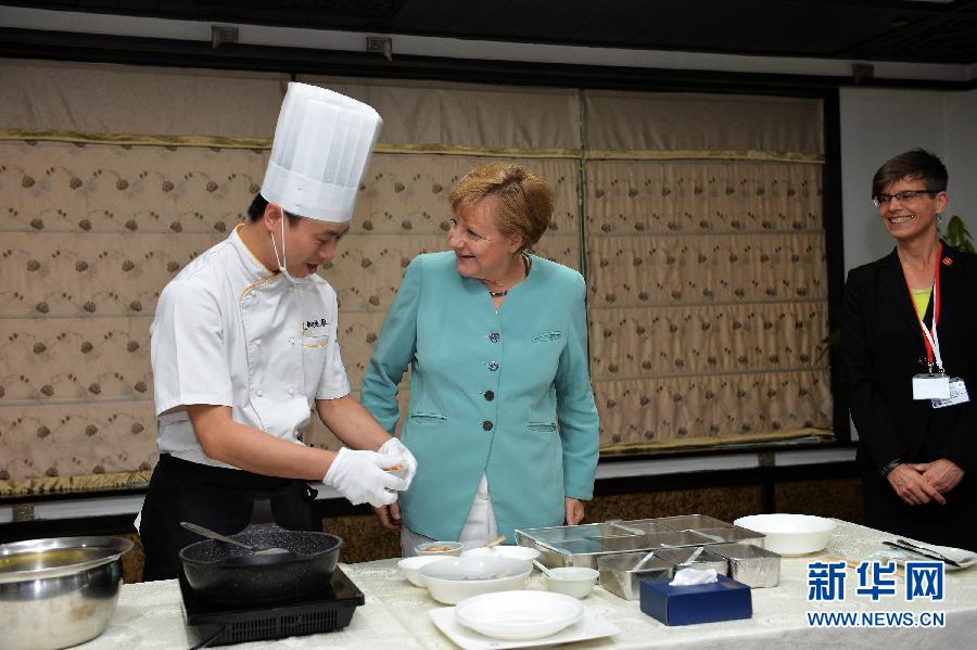 #（時政）（2）德國總理默克爾成都學做宮保雞丁