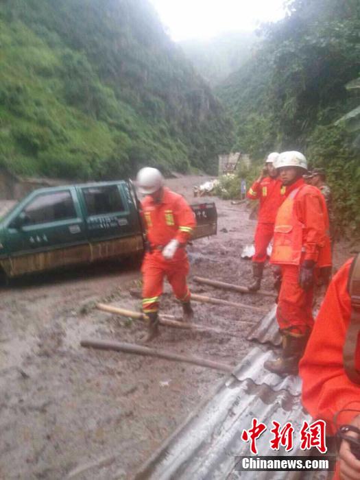 雲南福貢縣突發泥石流 致17人失蹤