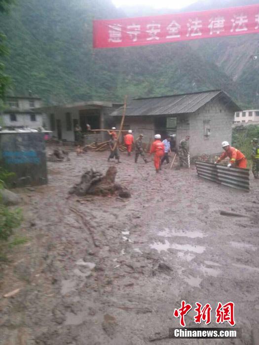 雲南福貢縣突發泥石流 致17人失蹤