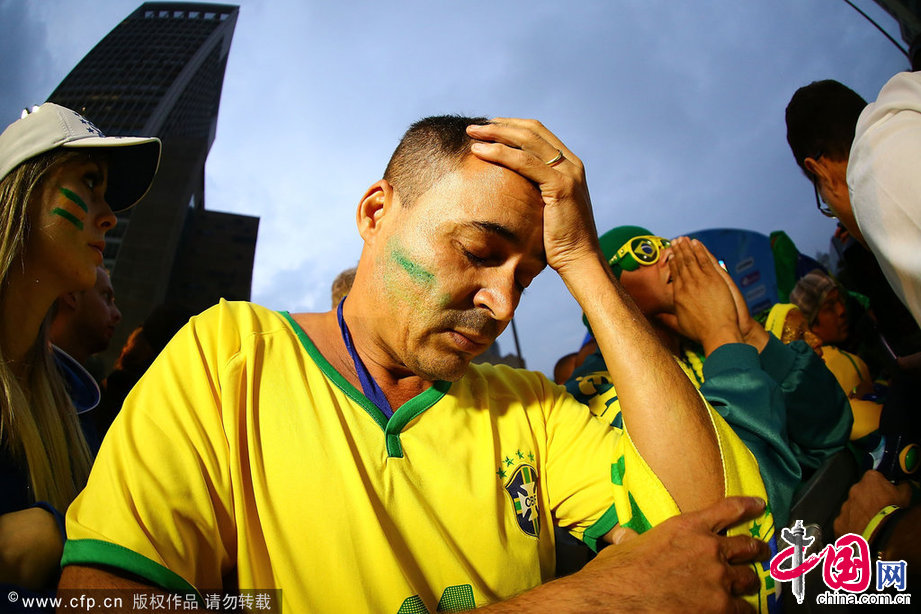 2014年7月8日，巴西米內羅競技場，2014巴西世界盃準決賽，巴西Vs德國。各地巴西球迷觀戰痛哭流涕。圖片來源：cfp