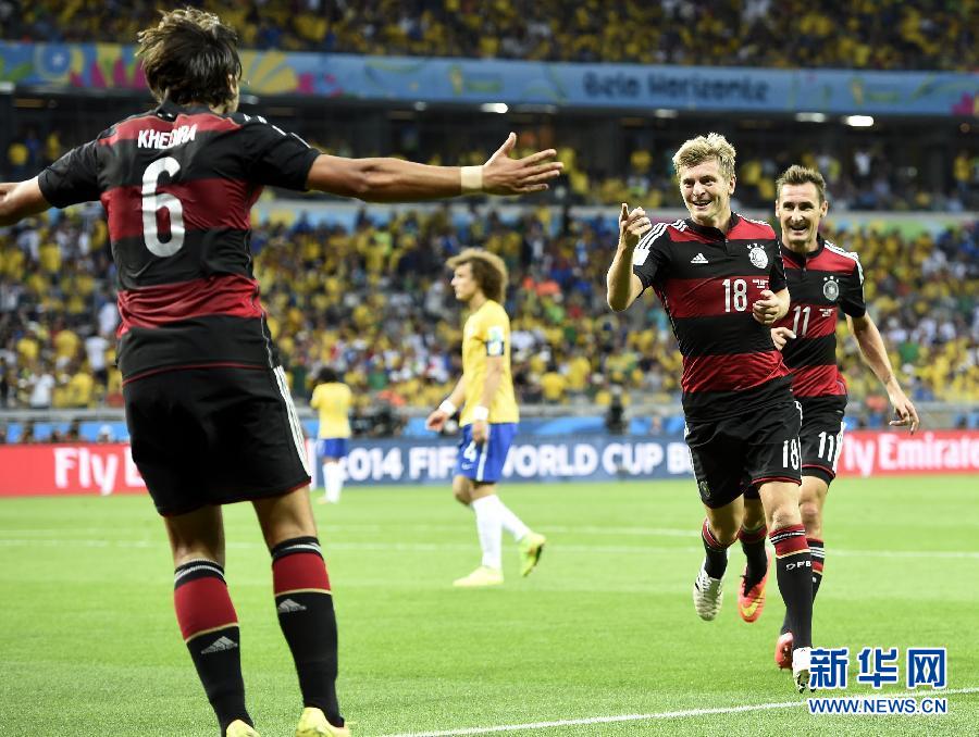 （世界盃·進球時刻）（1）足球——托·克羅斯為德國隊攻入第四球