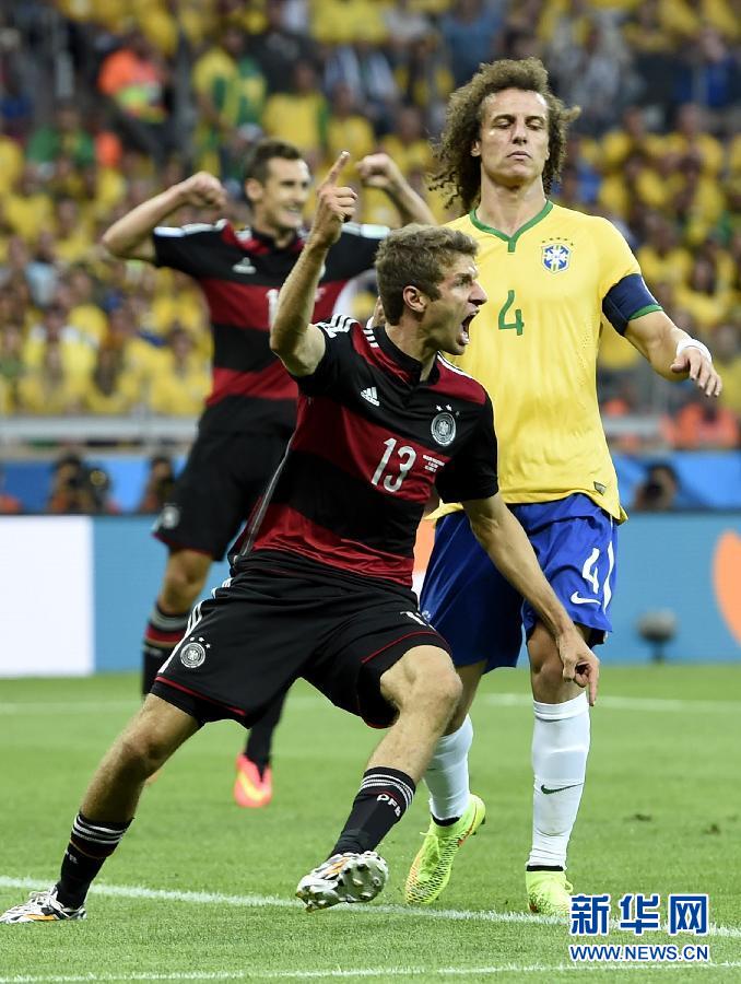（世界盃·進球時刻）（1）足球——穆勒為德國隊攻入一球