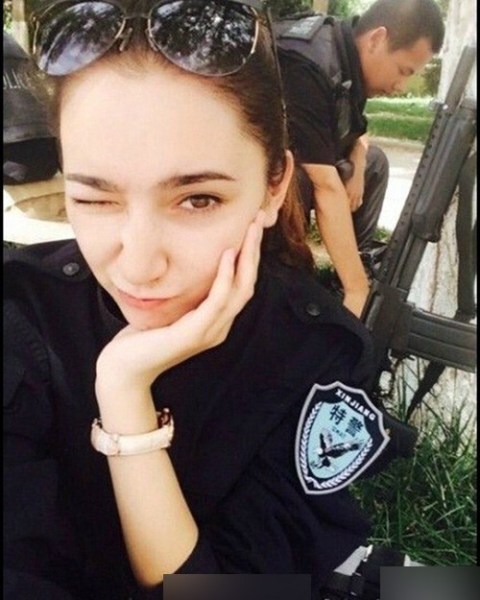 新疆美女反恐特警走紅網路