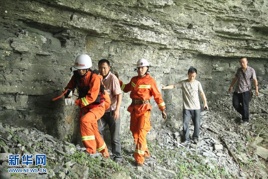 福建男子被困黔江武陵山4天 警民联合成功搜救