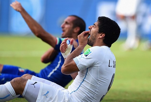 国际足联驳回上诉 乌拉圭政府力挺苏亚雷斯_ 