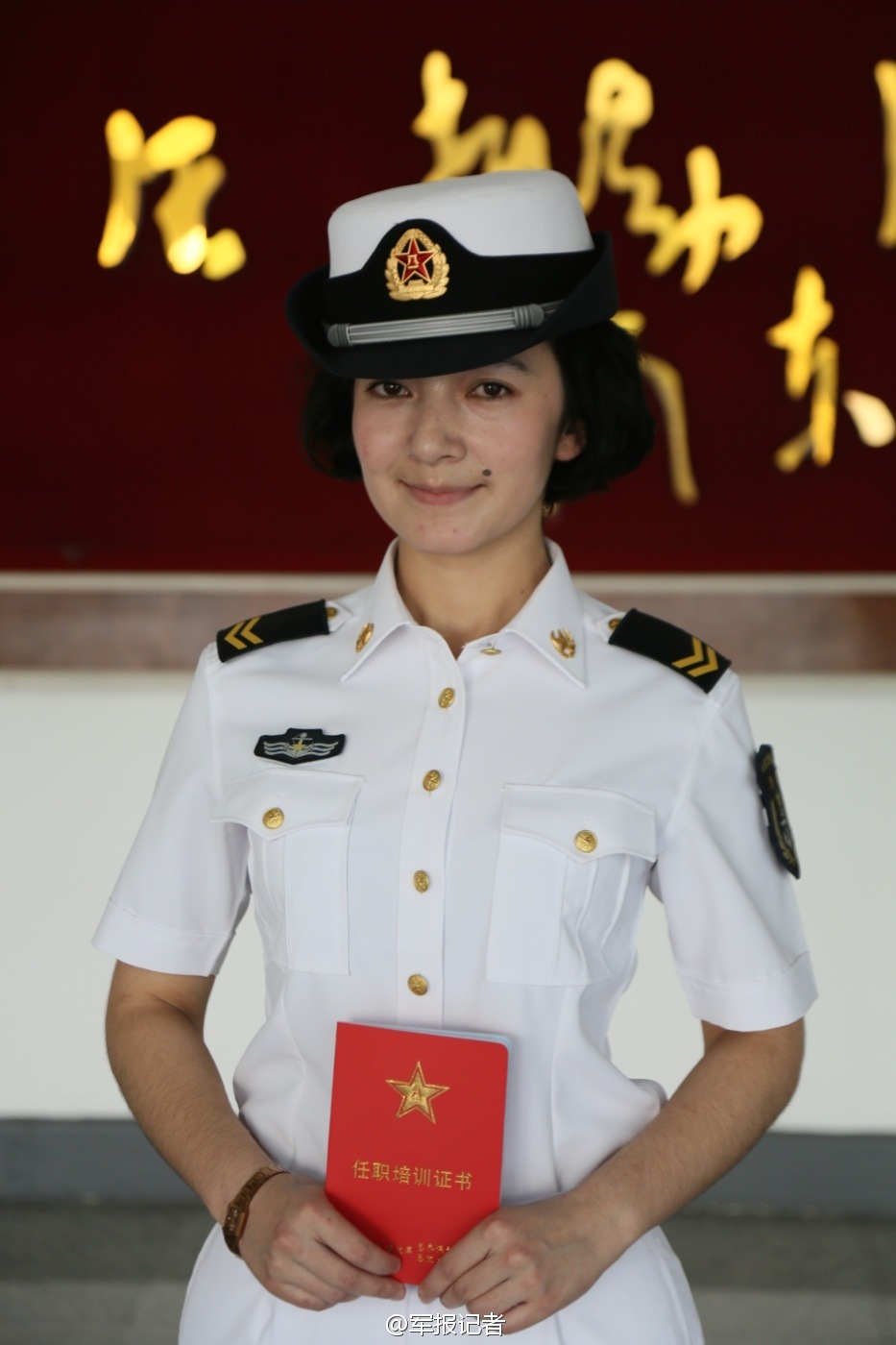高清：海軍首批艦艇指揮專業女學員畢業獲發佩劍【2】