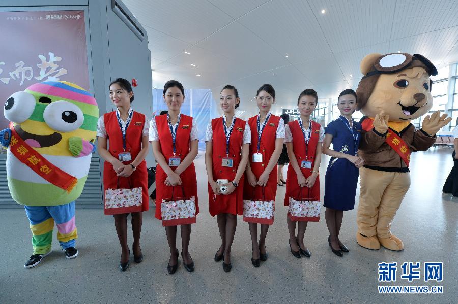 7月12日,首批空姐进入南京禄口机场t2航站楼进行空乘服务.
