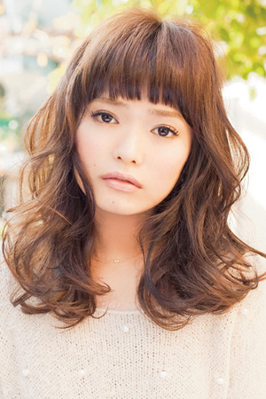 下巴宽不易嫁 教你修颜妆术+发型立变V脸